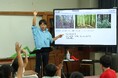 地域社会への貢献として、都内小学校で環境に関する出張授業を実施