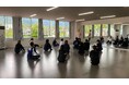 安曇野ミネラルウォーター、従業員の健康維持を目的に講師・和嶋俊光氏によるストレッチ講義を開催