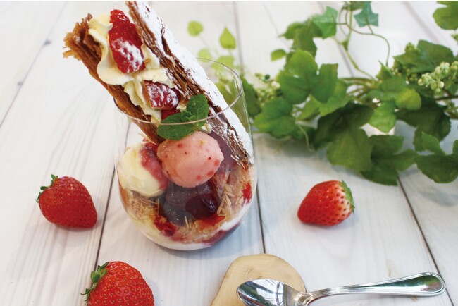 いちごのミルフィーユパフェ いちごのミルフィーユパフェ