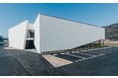 e-Gridが島根県出雲市の本社社屋を移転リニューアル。社名に冠した「グリッド」のイメージを働く空間に投影し、出雲の新時代を牽引する存在になることを目指す。