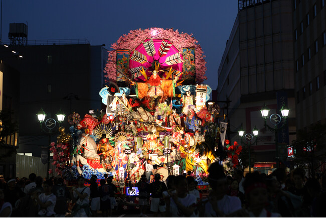 ▲「八戸三社大祭」の山車