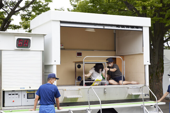 起震車で大地震体験