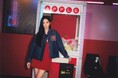トミー ヒルフィガーが、K-POPのスーパースター ジスをヴィジュアルに起用した、遊び心溢れるニューイヤーカプセルコレクションを発表
