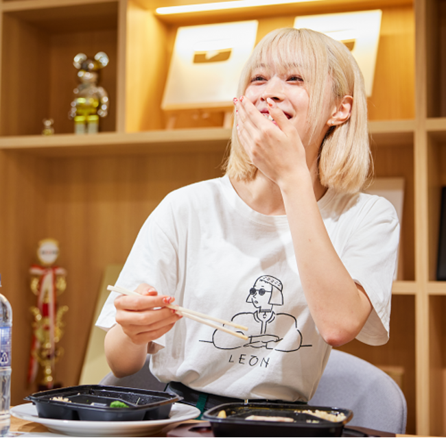 気総合格闘家Youtuberの朝倉未来＆モデルの美月が冷凍弁当を監修！筋肉食堂DELI 特設サイトにて販売開始！ | hinapage