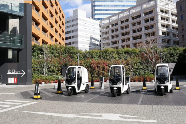 試乗車はベース車両1台と、リヤボックスを積んだ2台をご用意しました