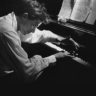 (c) Jock Carroll, courtesy of the Estate of Jock Carroll and The Glenn Gould Foundation