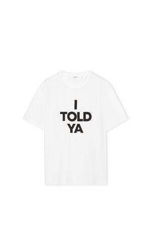 リラックスフィット Tシャツ ¥39,600 (税込) リラックスフィット Tシャツ ¥39,600 (税込)