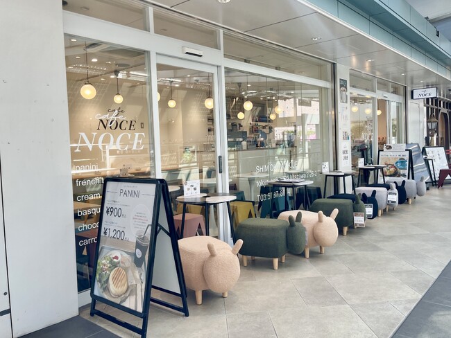 Cafe NOCEのインテリアを総入れ替え。くすみカラーのスツールやモダン