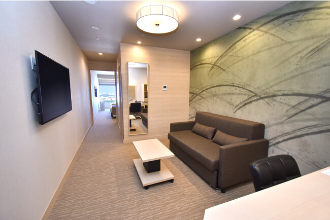 30平方メートル 超のゆったりとしたゲストルームは、リビングとベッドルームが分かれたスイートタイプ