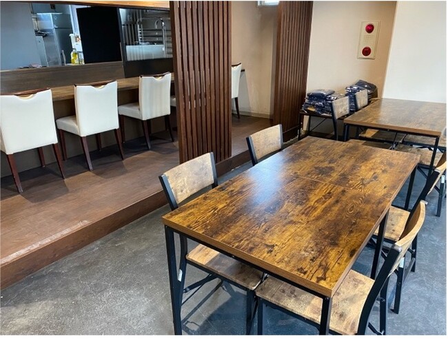 ▲ゆったりとした4人掛けテーブル ▲ゆったりとした4人掛けテーブル