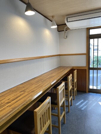 一人でもくつろげるカウンター席 一人でもくつろげるカウンター席