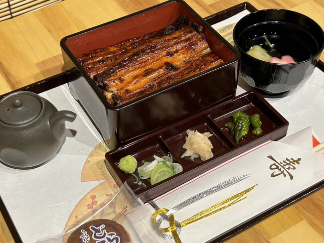 予約制のお祝いうな重御膳も提供します! 予約制のお祝いうな重御膳も提供します!