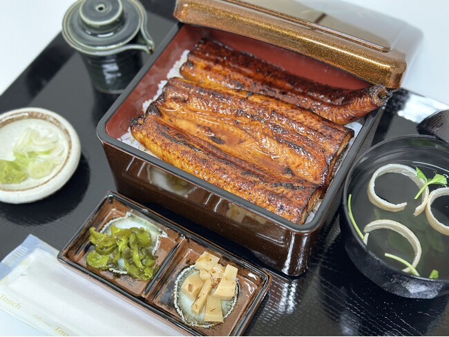 丸々一尾のったうな重<松>2600円 丸々一尾のったうな重<松>2600円
