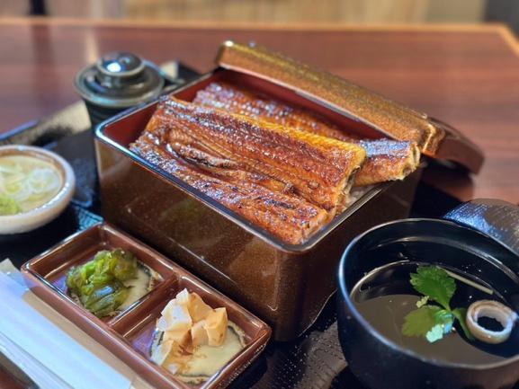 鰻一尾丸々乗ったうな重<松>2600円 鰻一尾丸々乗ったうな重<松>2600円