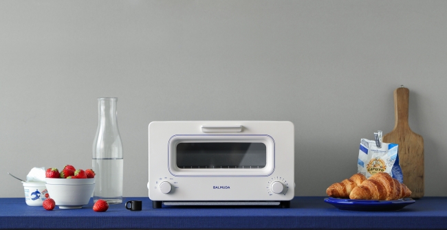 BALMUDA The Toaster ブランドショプ限定カラーのホワイト×ブルーを ...
