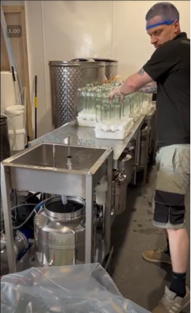 ロンドン北部の田園地帯の蒸留所 100％天然由来、ハンドメイドで作られる