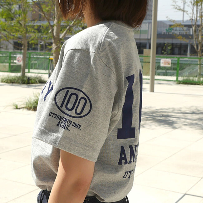 袖は100周年の「100」 袖は100周年の「100」