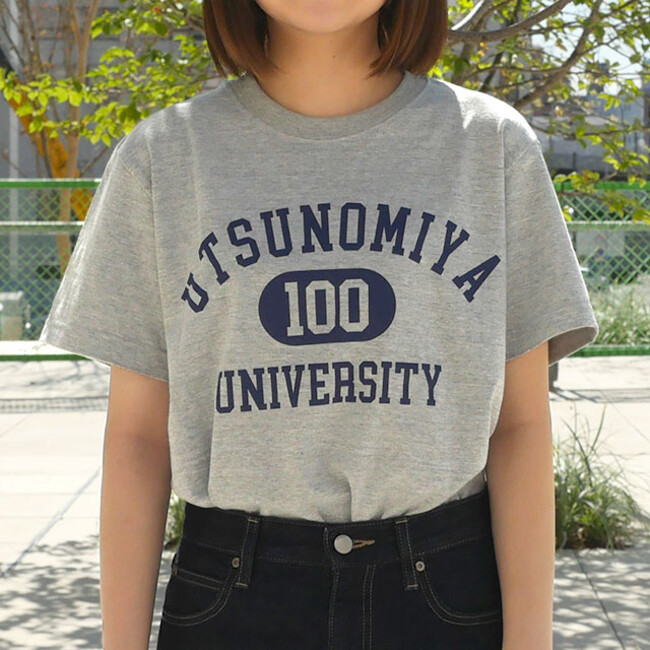 街にはマストのユニバーシティTシャツ 街にはマストのユニバーシティTシャツ