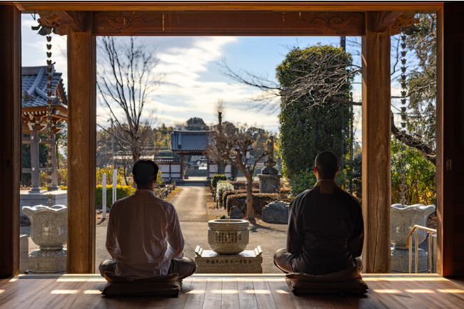 「TEMPLE STAY ZENSŌ」では、すぐ隣に位置する宝林寺にて坐禅も可能（要予約）