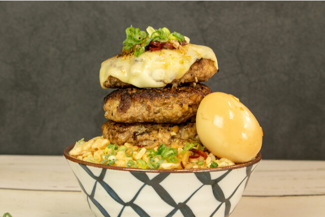 ご当地背徳グルメ『鹿児島肉祭りハンバーグ丼 背徳MAX盛り』　1,620円（税込）