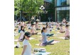 【andar x Cocochii】GWに明治公園へ100名が集結。韓国発アンダールのウェアで楽しむ、心地よさに包まれた屋外ヨガイベントを開催