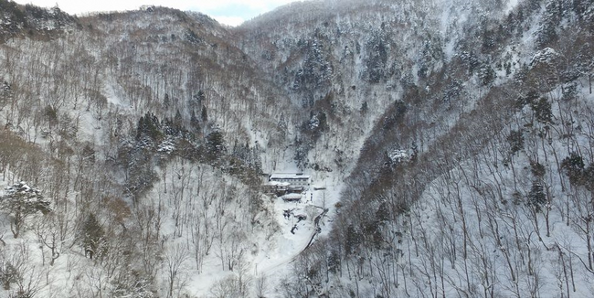 西吾妻山中腹　標高1,126ｍに位置する秘湯の一軒宿