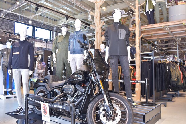 バイクメーカーアウトドア企業