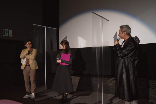 当日おこなわれた舞台挨拶の様子 当日おこなわれた舞台挨拶の様子