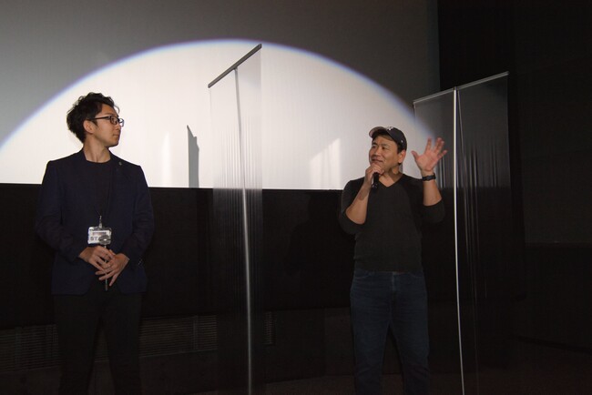 当日おこなわれた舞台挨拶の様子 当日おこなわれた舞台挨拶の様子