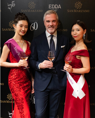 左からミスワイン2022山本かれんさん モデルDavidさん ミスワインファイナリスト?本みなみさん 左からミスワイン2022山本かれんさん モデルDavidさん ミスワインファイナリスト?本みなみさん