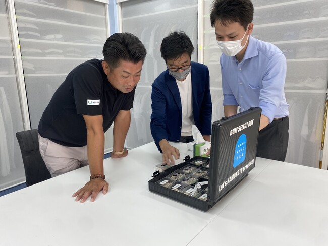 ガムをセレクト中の池田勇太プロ ガムをセレクト中の池田勇太プロ