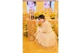 西村歩乃果、透明感あふれるホワイト×イエローコーデ披露「ビジュが強すぎる」の声