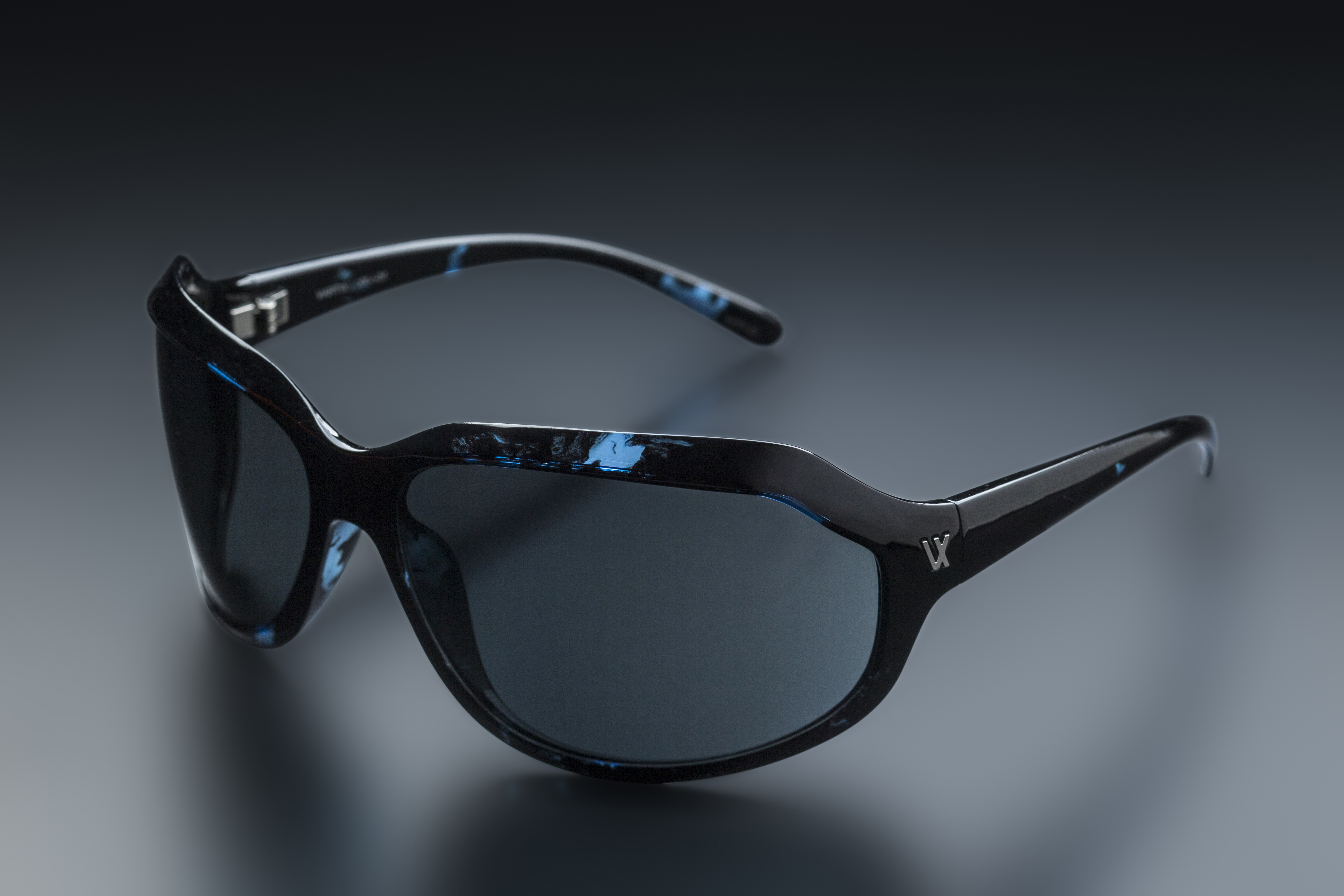 ビジョンメガネ Gacktさんとvartixとのコラボサングラス独占販売決定 Gackt Sunglasses Vx I 01 Fullcolor 17インジェクションモデル 株式会社ビジョンメガネのプレスリリース