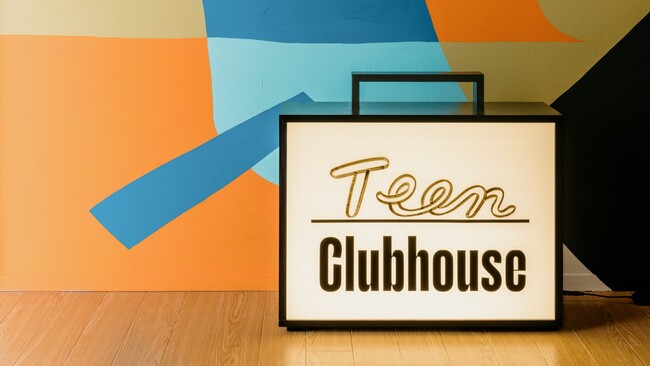 Teen Clubhouse(ティーンクラブハウス)の看板