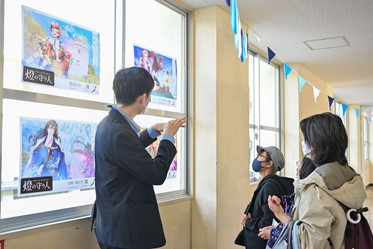 日本全国の燈台を擬人化したマンガ／ボイス／ライブのフォーマットで描く海洋歴史エンターテインメント「燈の守り人」の展示