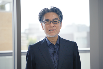 「新しい才能と出会えることを楽しみにしています。ぜひ会場でお会いしましょう」と語るKADOKAWA上級顧問エグゼクティブ・フェロー、井上伸一郎氏
