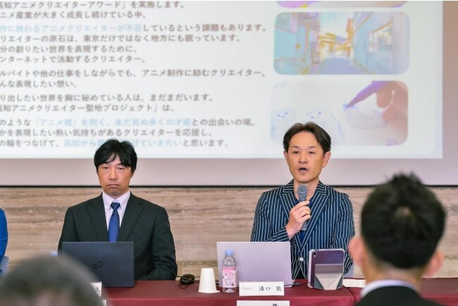 アワードについて説明するMyAnimeList代表取締役、溝口敦氏（右）。同社は世界最大級のアニメ・マンガのコミュニティ＆データベースMyAnimeListを運営している