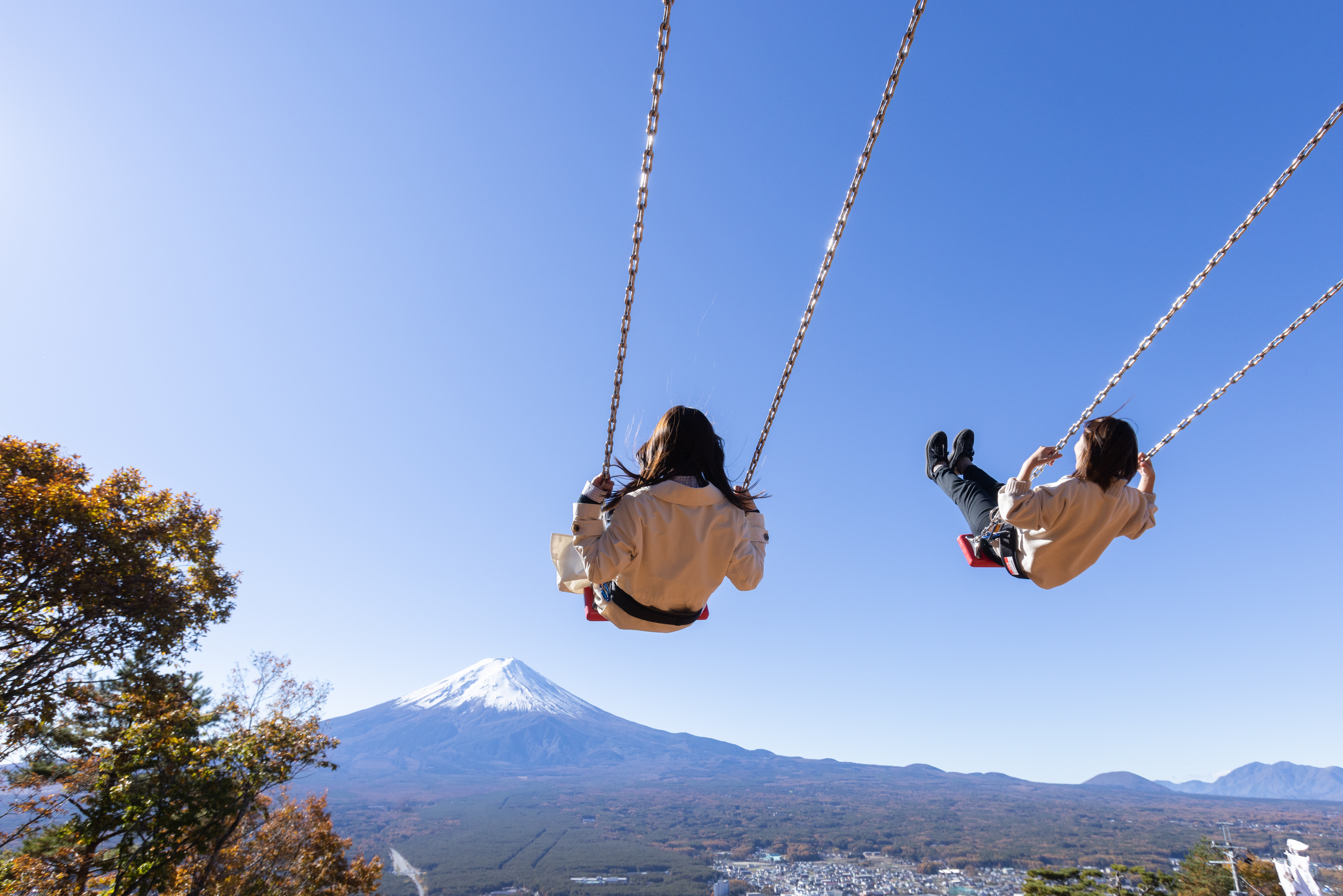 天空のブランコに乗って富士山の大パノラマに飛び込もう カチカチ山絶景ブランコ 11 13 土 誕生 富士急行のプレスリリース