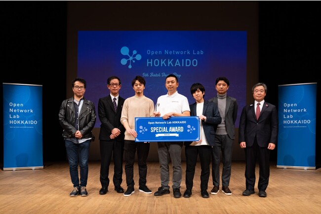 ※Special Award 受賞した歳の記念撮影、左から4人目中央　エゾウィン株式会社 大野宏