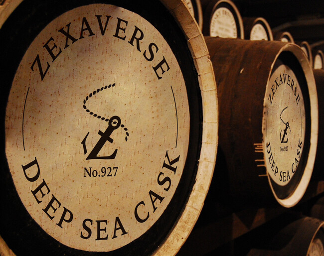 （水深約2,000mで熟成させた「Deep Sea Cask」）