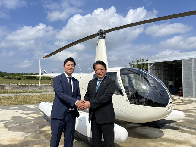 左：保田 晃宏 Space Aviation株式会社代表取締役社長、右：中山 義隆 石垣市長