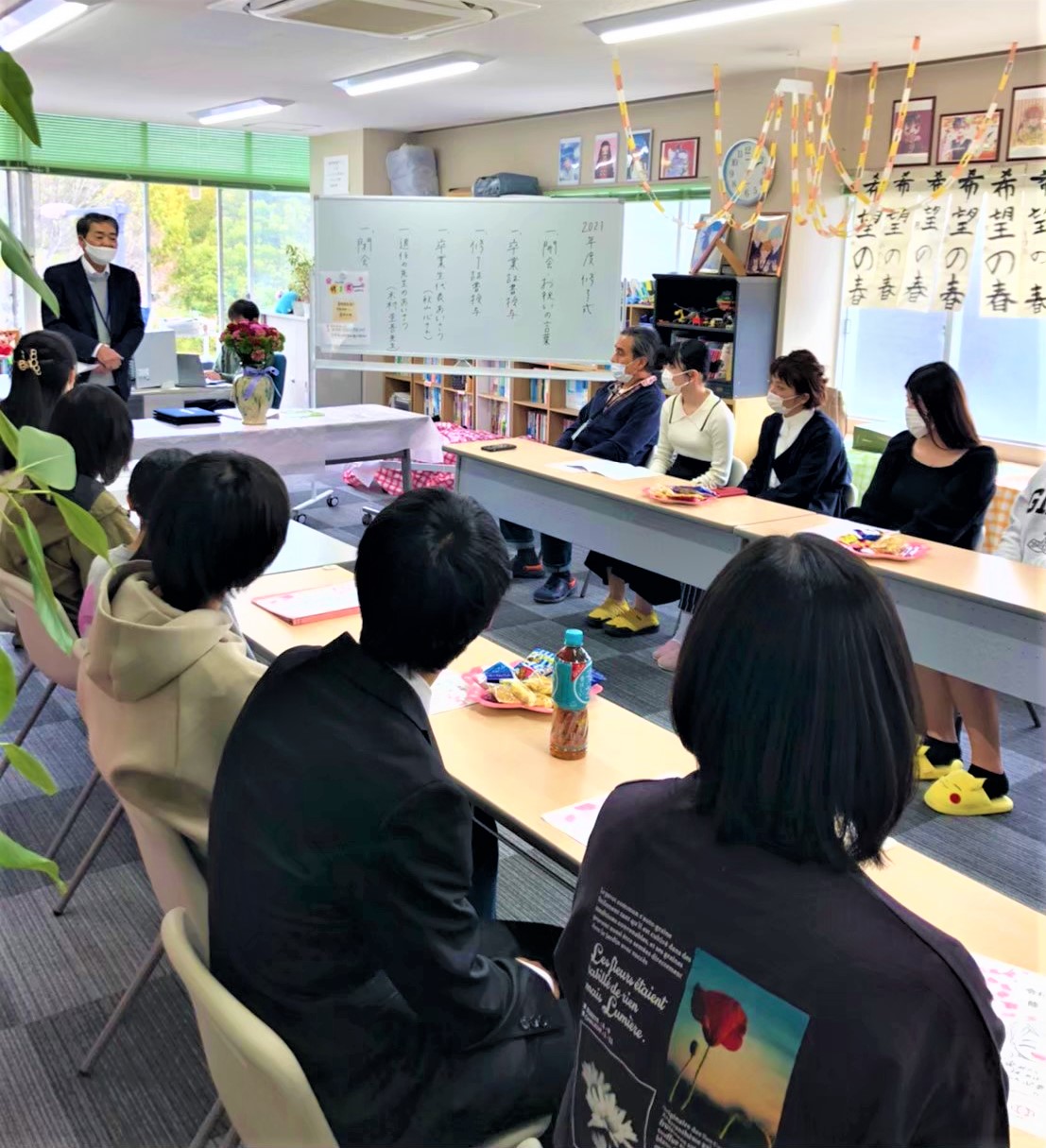 在校生手作りのコサージュと思い出を胸に『熊本学習支援センター 代々木高校』卒業式｜一般社団法人熊本私学教育支援事業団のプレスリリース