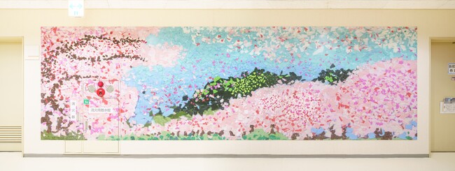 春　土手に咲く桜のトンネル