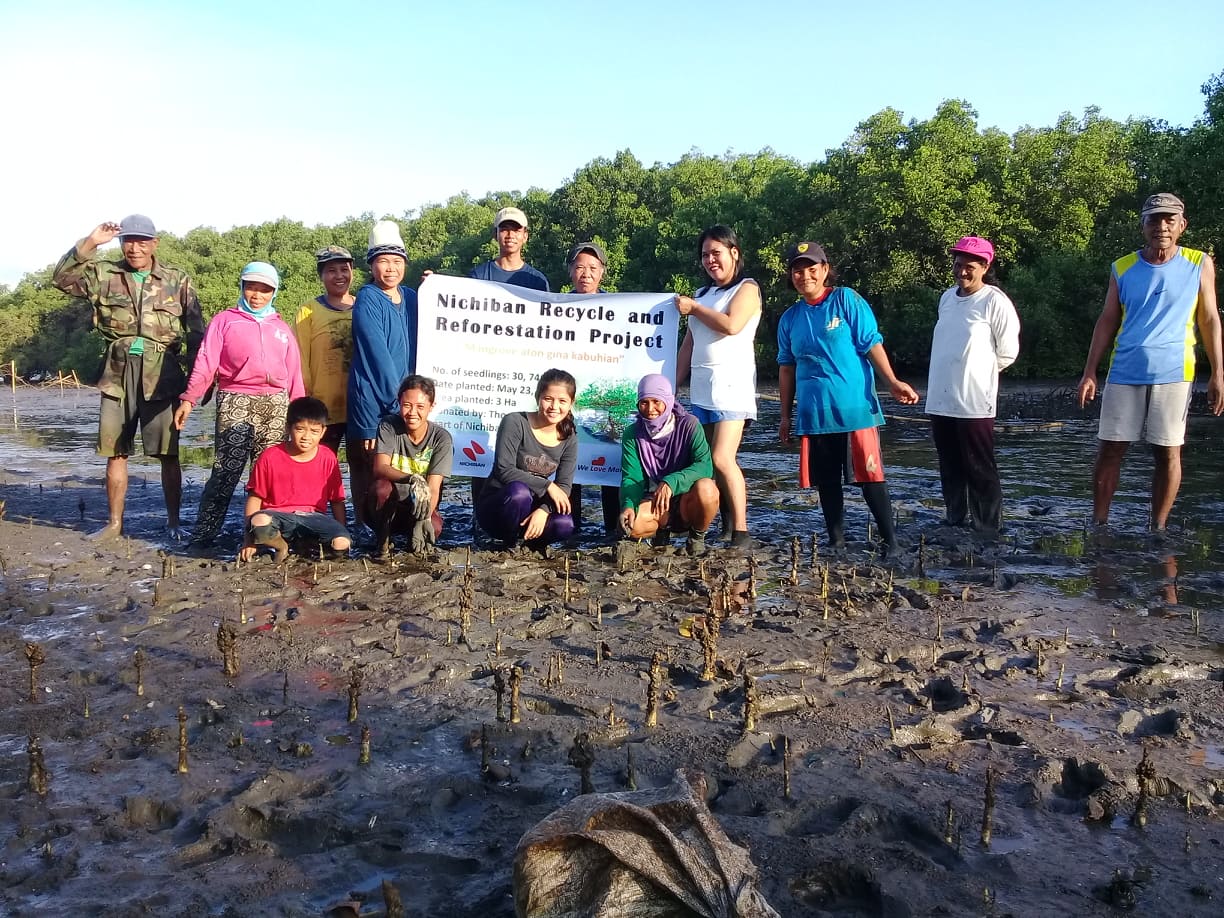 「第10回　ニチバン巻心ECOプロジェクト」環境保全活動報告　　フィリピン・西ネグロス州でマングローブの植樹活動支援