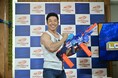 「ナーフ ロードアウトブラスター」シリーズ発表会に、タレントのなかやまきんに君がゲスト登壇!オリジナルの「きんにくブラスター」を制作し、今年の夏の始まりをなかやまきんに君らしさ全開で宣言