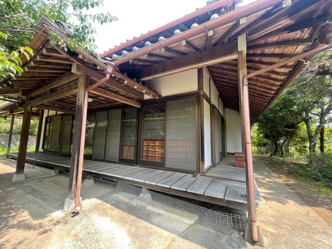 お寺の跡地サービス付きのゲストハウスの開設