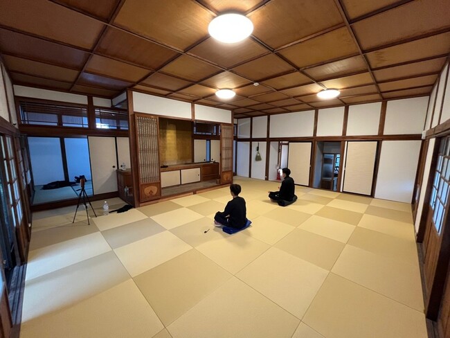 お寺の跡地サービス付きのゲストハウスの開設