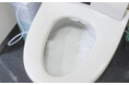 トイレ掃除に革命を。後付けできるトイレ泡生成マシンで尿の飛び散り予防『後付けトイレバブルクッション「あわらくBIG」』を発売
