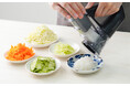 お料理をもっと手軽に 大根おろしもスライスもお任せ『本格千切りキャベツも作れる電動スライサー「オロスラ」』を発売