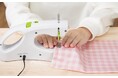 本棚サイズでサッと出せる！下糸ありの本格仕様電動ミシン『本棚にしまえてしっかり縫える本格派「ちゃちゃっとミシン2」』を発売